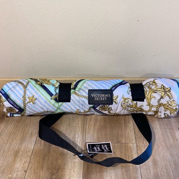 Victoria’s Secret nautical roll up beach cooler tote &picnic blanket 2pc. - Picture 3 of 13